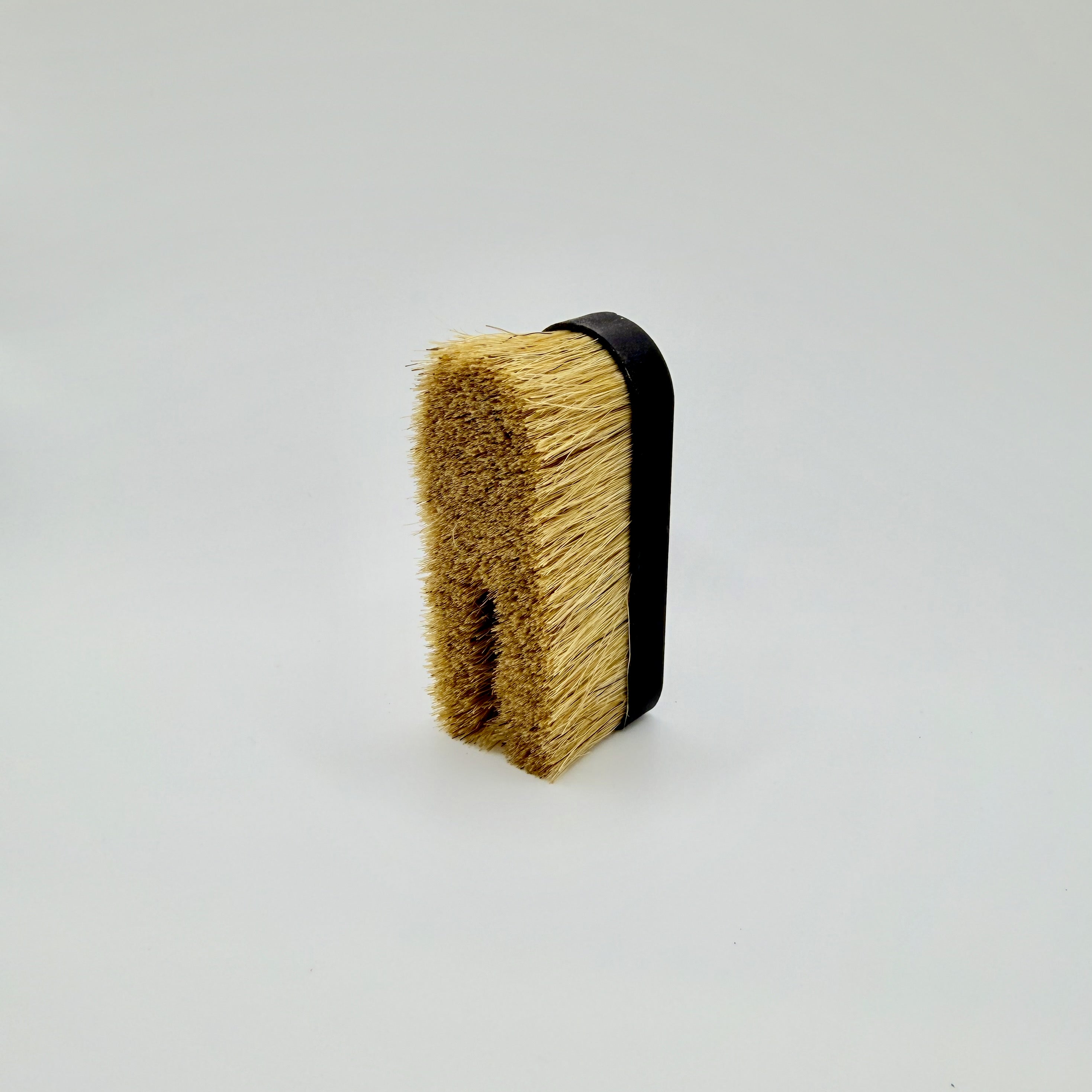 Removable bristle letting you swap out the old worn-out bristles with a brand new one. Letting you use Chalk Blaster for a longer period than a regular brush.